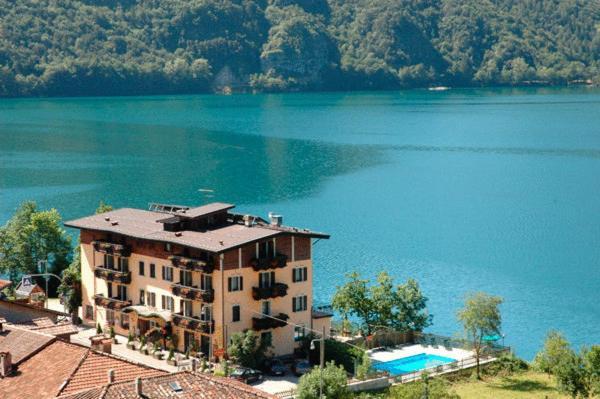 Albergo メッツォラゴ エクステリア 写真